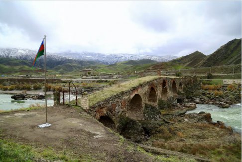 亚美尼亚和阿塞拜疆在边境交换战俘