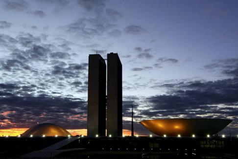 巴西国会委员会推迟辩论重要的收入增长措施