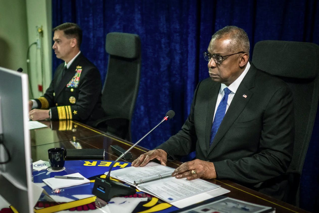 美国国防部长劳埃德·奥斯汀三世(LloydJ.AustinIII)参加2023年12月19日在巴林麦纳麦NVCENT总部举行的虚拟红海安全峰会。