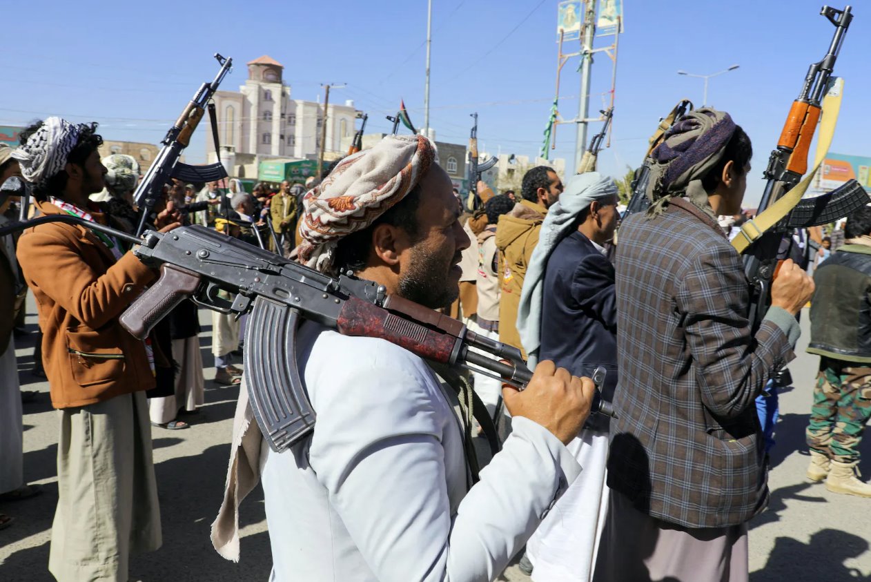 2024年1月11日，也门萨那，新招募的胡塞武装人员在训练结束时举行的仪式。