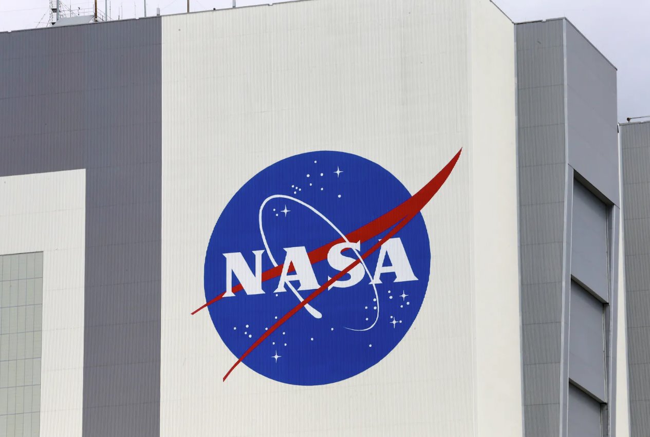 肯尼迪航天中心出现了NASA徽标