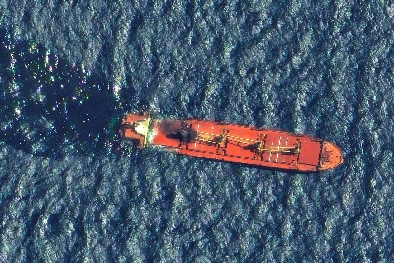 据美国军方中央司令部称，卫星图像显示，悬挂伯利兹国旗的英国货船Rubymar于2024年3月1日在红海遭到也门胡塞武装袭击，然后沉没。