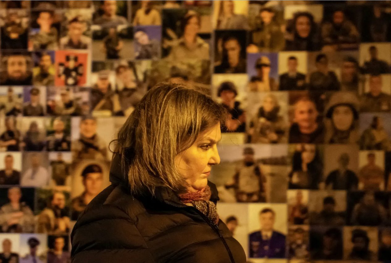 2024年1月31日，在俄罗斯袭击乌克兰期间，美国国务院负责公共事务的副国务卿维多利亚·纽兰(VictoriaNuland)在乌克兰基辅参观了乌克兰阵亡捍卫者记忆墙。