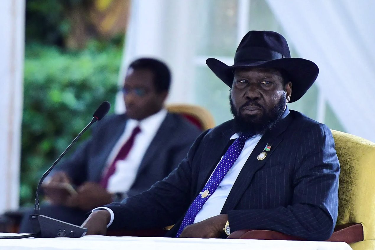 南苏丹总统萨尔瓦·基尔·马亚尔迪特于2024年1月18日在乌干达恩德培州议会大厦出席政府间发展管理局(IGAD)第42届特别会议。