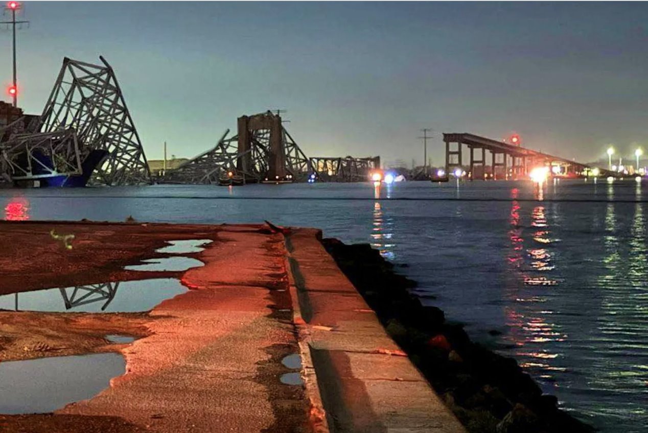 这张照片发布于2024年3月26日，美国马里兰州巴尔的摩市的弗朗西斯·斯科特大桥倒塌后的景象。