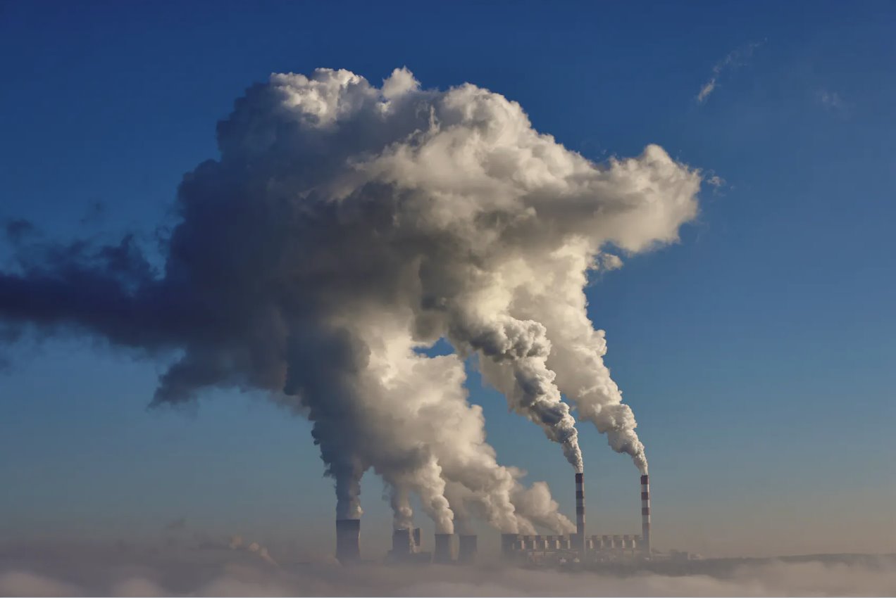 2022年10月20日，位于波兰兹洛布尼察的欧洲最大的褐煤燃煤发电厂Belchatow发电厂冒出滚滚浓烟和蒸汽。