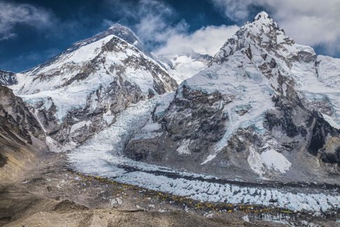 英国登山家创下外国人攀登珠穆朗玛峰最多纪录