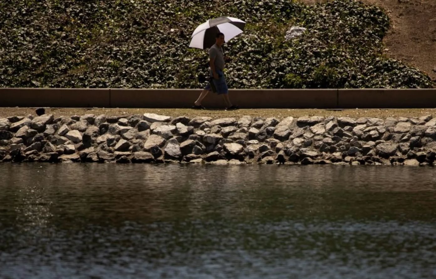 热穹给美国西部带来危险天气