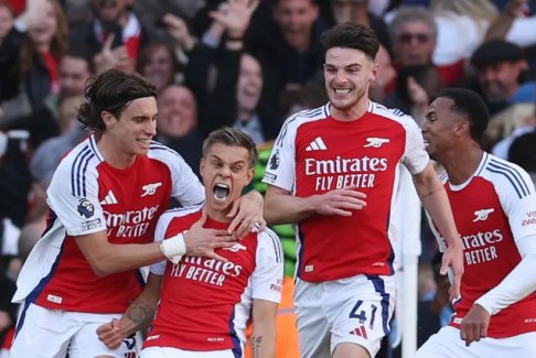 英超联赛阿森纳4-2莱斯特城