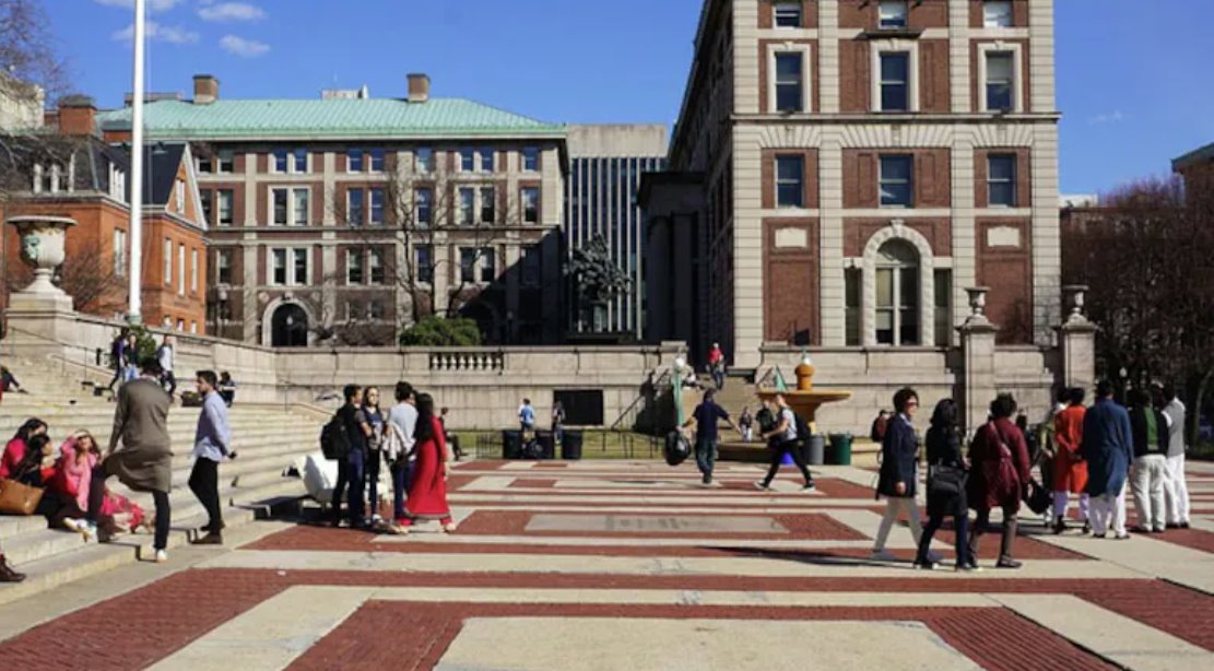 两名学生提起诉讼，指控他们的签证未经正当程序就被取消。