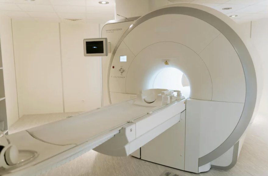 美国男子戴金属链闯核磁共振室丧命