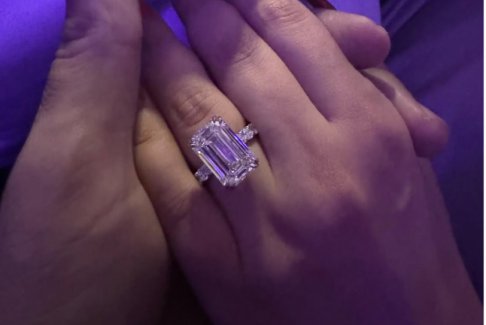 迪拜公主谢赫·玛哈拉分享她价值110万美元的订婚戒