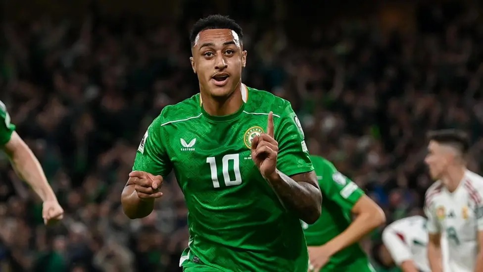 替补球员亚当·伊达在第93分钟头球破门,为爱尔兰队赢得一分