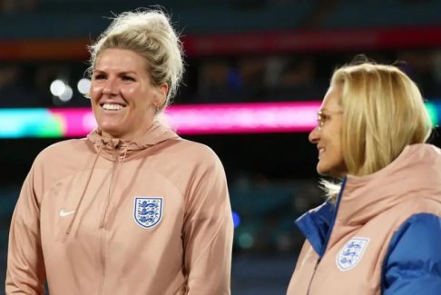 英格兰女足主教练希望退役的布莱特加入英格兰女足