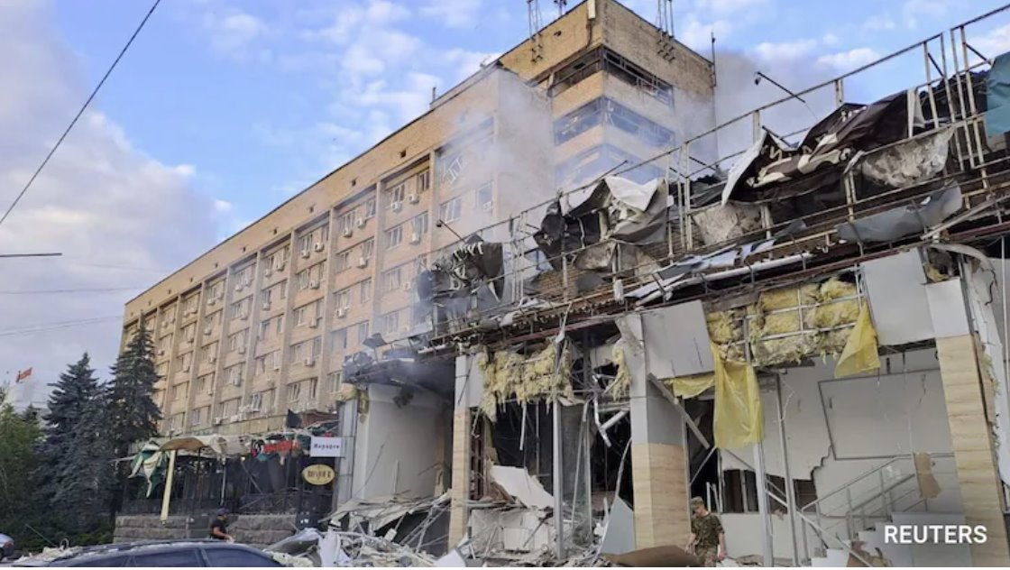 乌克兰空军称,俄罗斯发射了9枚导弹和62架无人机。