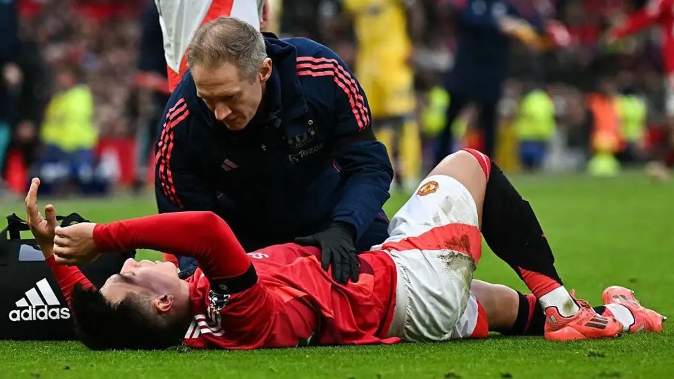 曼联中后卫利桑德罗·马丁内斯是2024-25赛季英超联赛中遭遇前交叉韧带撕裂的10名球员之一。