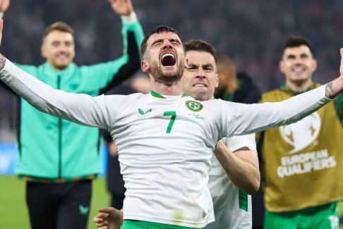 爱尔兰队延续世界杯梦想喜极而泣