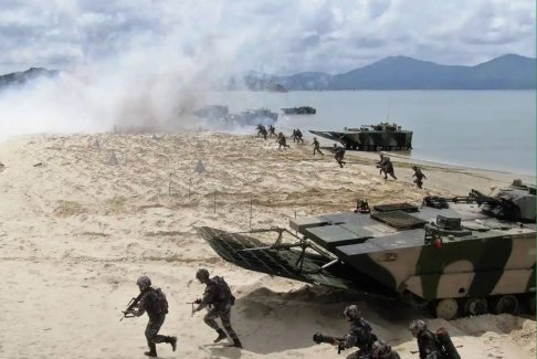 解放军东部战区发布抢滩利器高清画面