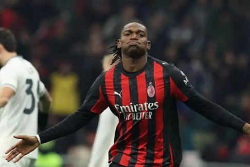 意甲AC米兰1-0拉齐奥登上了意甲榜首