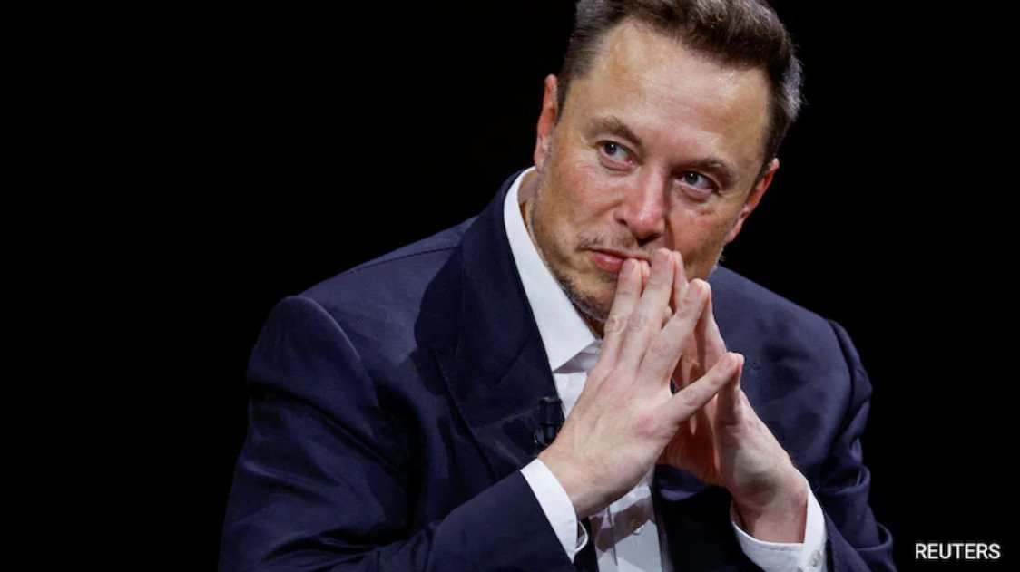 据《福布斯》杂志报道,马斯克是世界上最富有的人,净资产达4930亿美元。