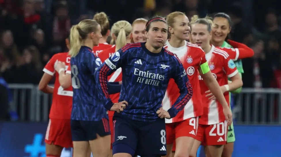 拜仁慕尼黑庆祝欧冠胜利时,玛丽奥娜·卡尔登泰看起来很失望。