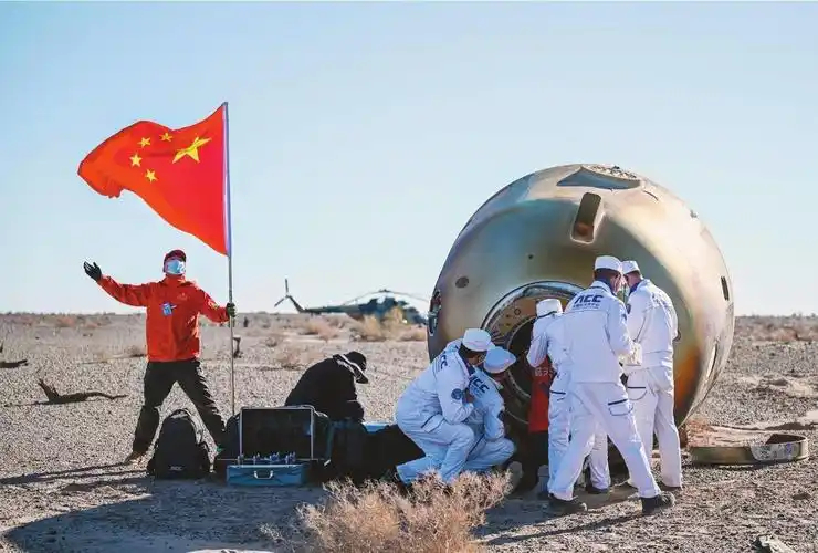 返回舱成功着陆 神二十乘组状态良好