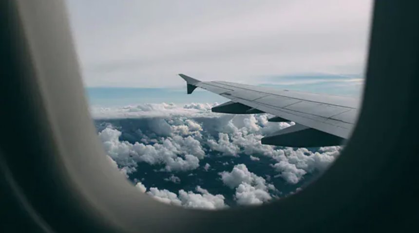 加沙人称他们为飞往南非的航班支付了每个座位2000美元