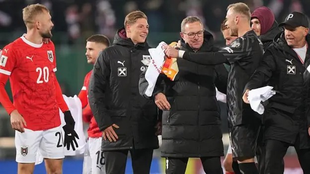 伊拉克庆祝攻破阿联酋球门