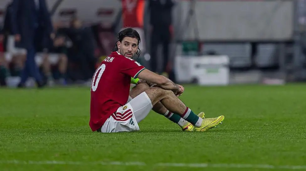 匈牙利队在周日与爱尔兰队的比赛中,经过加时赛的激烈角逐,最终以2-3惜败,无缘附加赛资格。