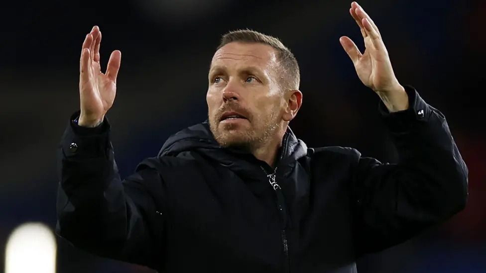 主教练克雷格·贝拉米率领威尔士队以7比1战胜北马其顿队，从而锁定世界杯附加赛资格。