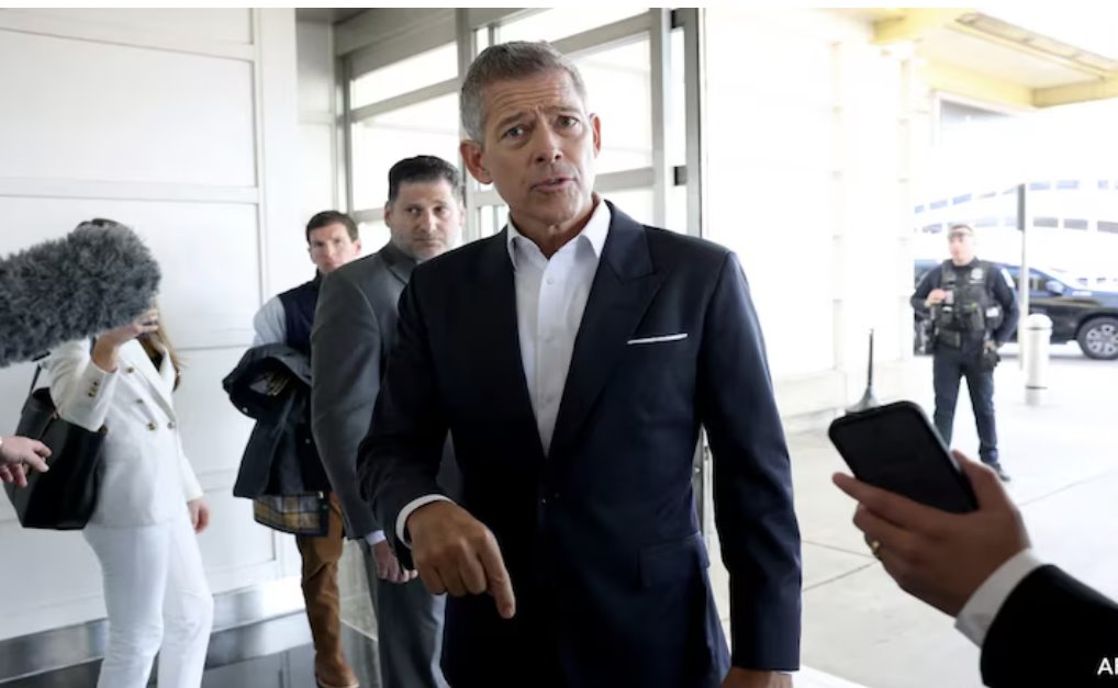 肖恩·达菲敦促旅客着装正式,因为这将有助于人们在机场举止更加得体。