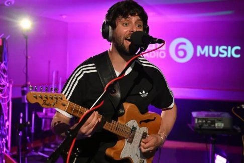 克里斯·萨顿的英超联赛预测嘉宾主持人菲利克斯·怀