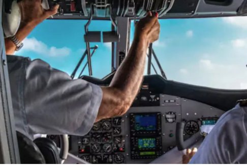 美国飞行员为了继续飞行而隐瞒心理健康问题