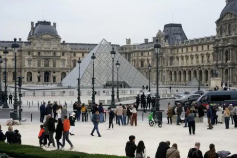 卢浮宫珠宝劫案数周后漏水事故又损坏400件埃及文物