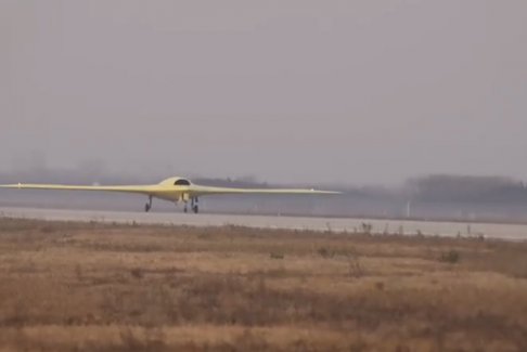 重大突破！彩虹7隐身无人机首飞成功