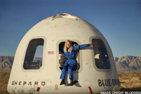 美国女工程师坐轮椅乘坐蓝色起源飞船进入太空