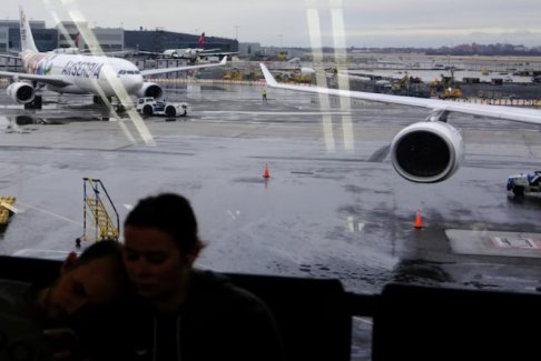 美国大雪影响航空旅行1100个航班取消近4000个航班延