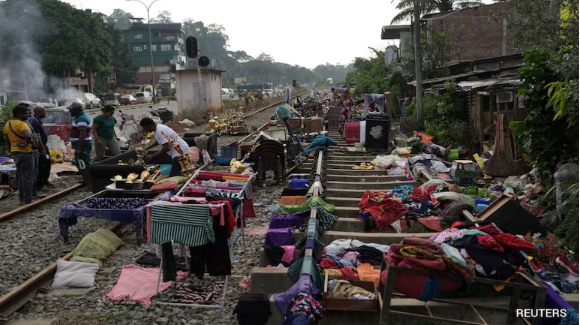 飓风过后，斯​​里兰卡仍有超过350人失踪。