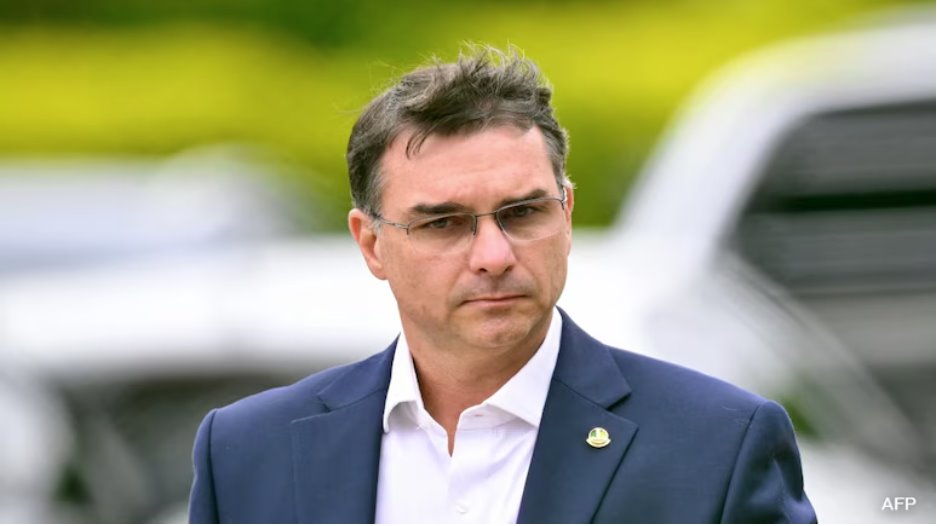 巴西前总统博索纳罗已表示，他打算支持他的长子竞选总统。