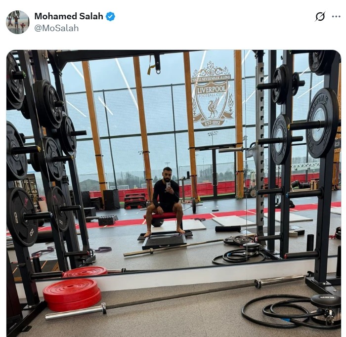 萨拉赫在俱乐部健身房独自训练