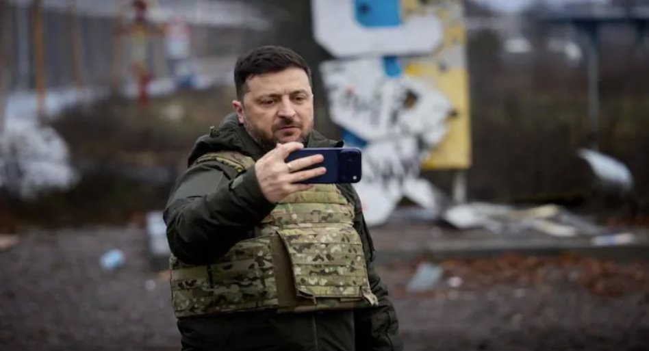 泽连斯基还赞扬了乌克兰士兵在对抗俄罗斯军队方面所做出的努力