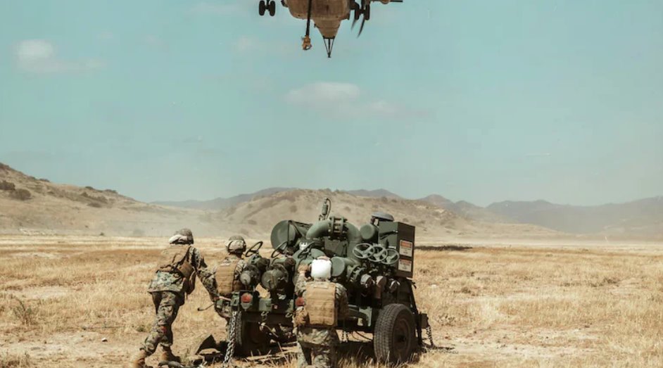 直升机将伤员撤离到叙利亚南部的坦夫基地