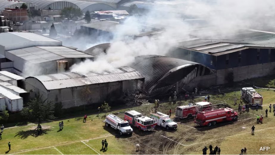 墨西哥小型飞机坠毁事故发生在距离托卢卡机场5公里的圣马特奥阿滕科工业区