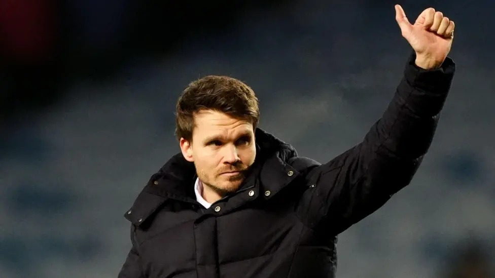 流浪者队主教练丹尼&middot;罗尔庆祝胜利