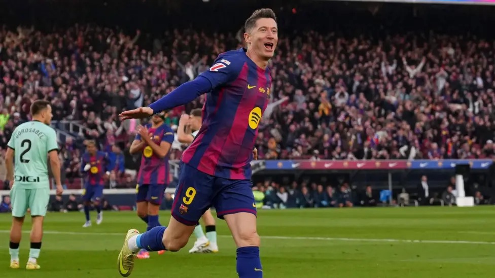 罗伯特·莱万多夫斯基曾代表多特蒙德和拜仁慕尼黑10次赢得德甲冠军