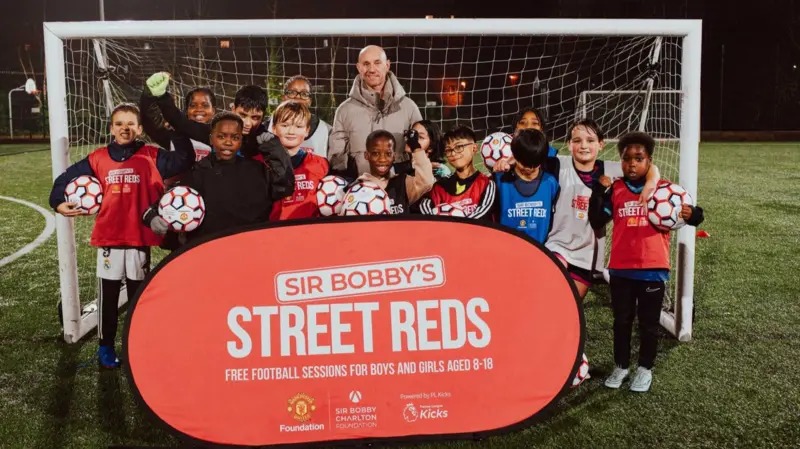 前英格兰和曼联中场球员尼基&middot;巴特