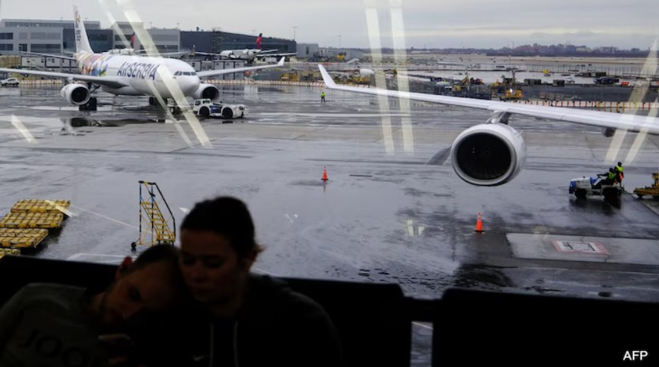 美国航空旅行遭受重创,1100个航班取消,近4000个航班延误