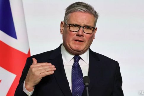 英国首相嘲讽保守党政策大转弯