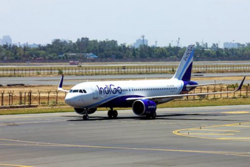 一架飞往德里的靛蓝航空航班在伊朗领空关闭前几分