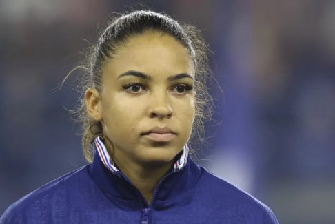 法国前锋卡斯卡里诺加盟伦敦城狮女足